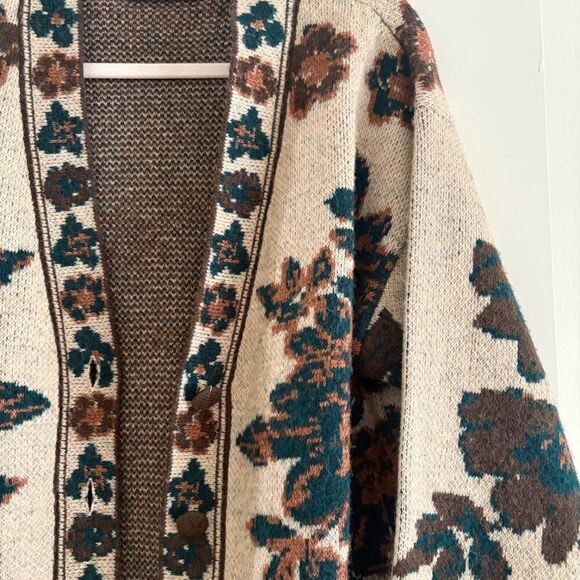 Zara Oversized Floral Knit Button Front Cardigan Beige Size Small - Picture 2 of 7